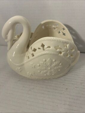 Cream Ceramic Swan Dish